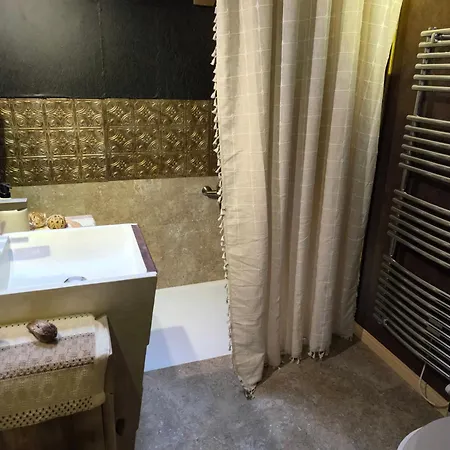 Quarto em Acomodações Particulares Des Secrets Lyaud